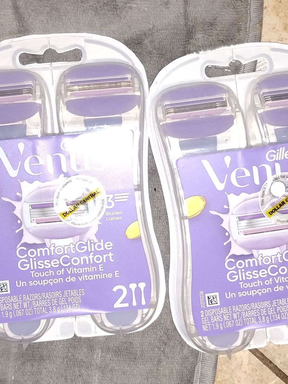 VENUS ComfortGlide Disposable Razors - Purple, White Pack of 2